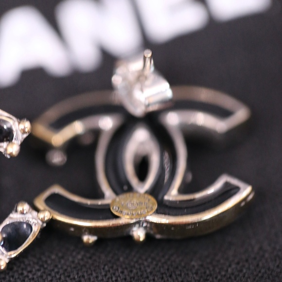 Chanel Onyx Earrings - Picture 2 of 7